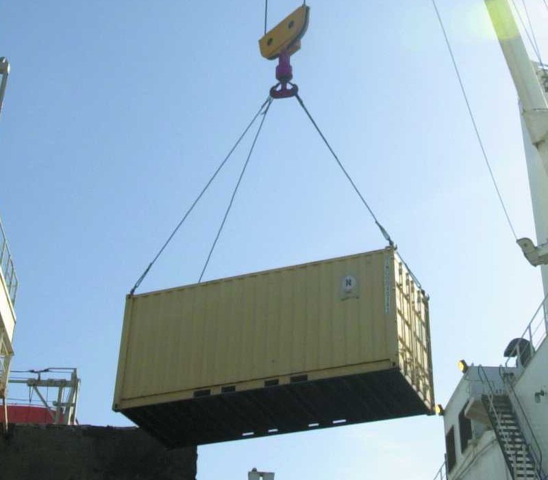 International shipping of seafreight containers